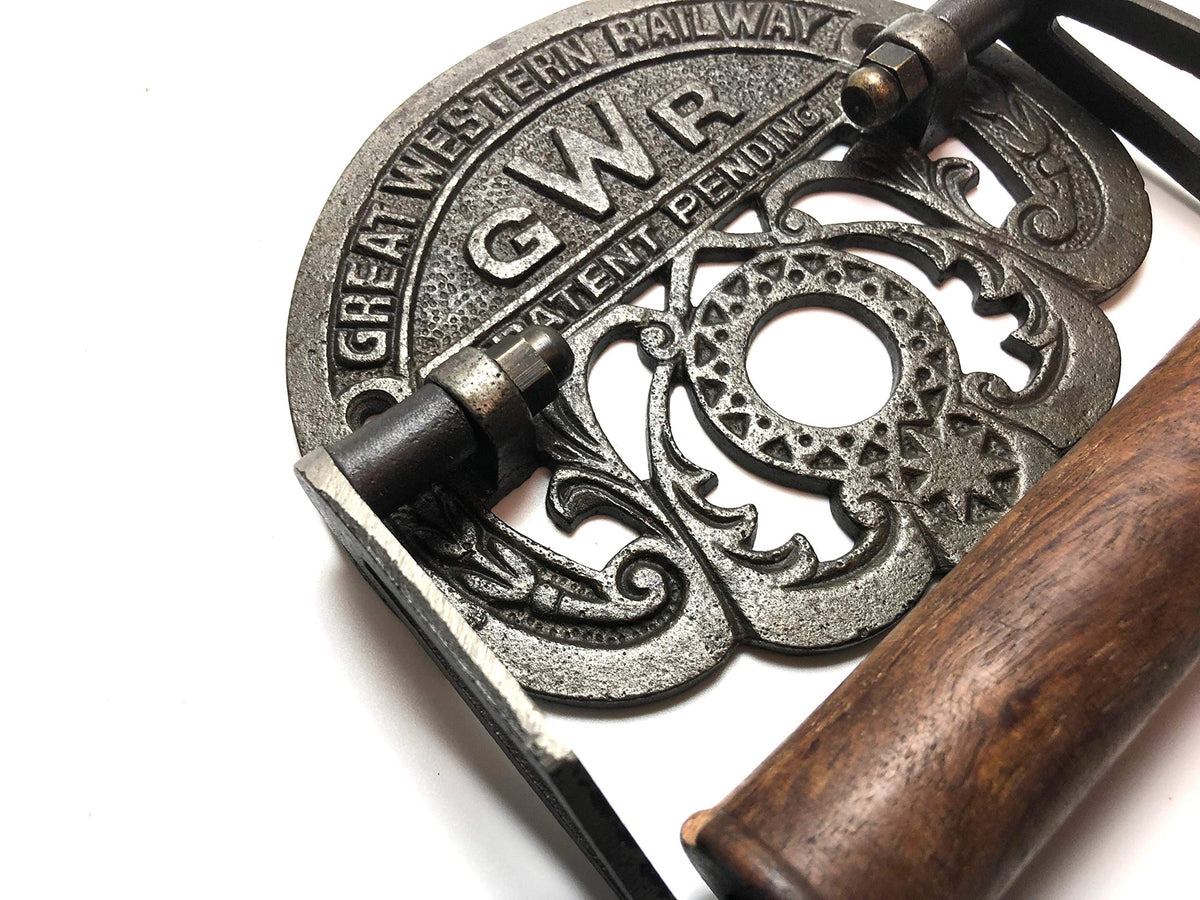 Traditional GWR railways vintage design victorian wall mounted toilet loo roll holder by Bowley and Jackson