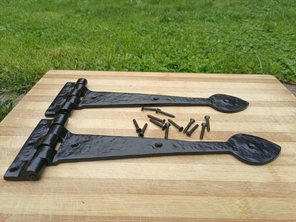 B&M - 12'' Spear End Door Tee Hinges in Black Cast Iron (Pair)